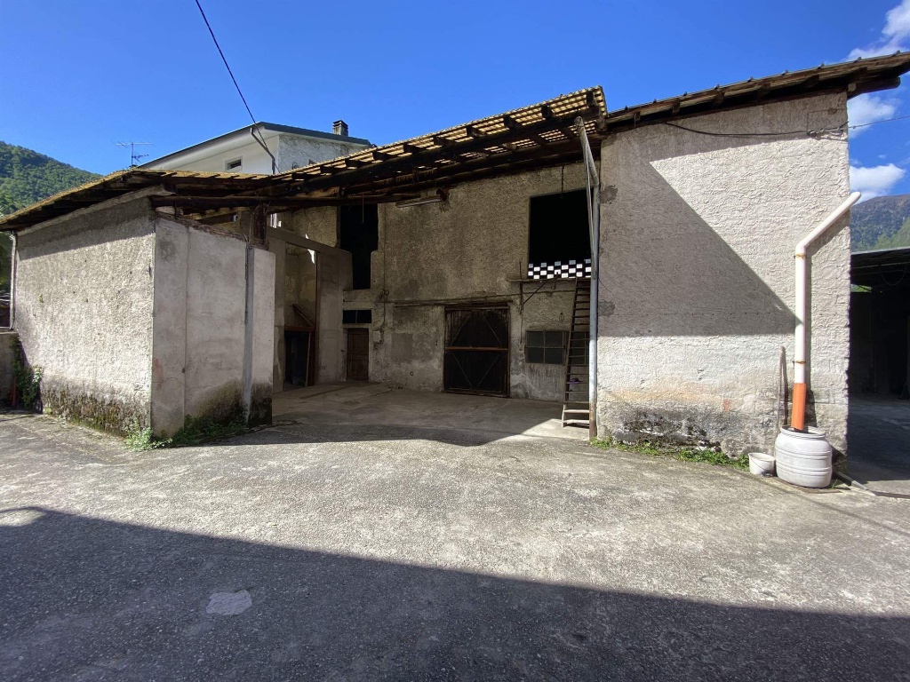 Casa indipendente in Via Tunesa, Prata Camportaccio, 5 locali, 410 m²