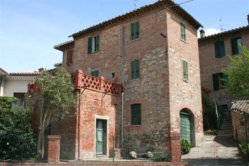 Casa semindipendente a Castiglione del Lago, 7 locali, 1 bagno, 180 m²