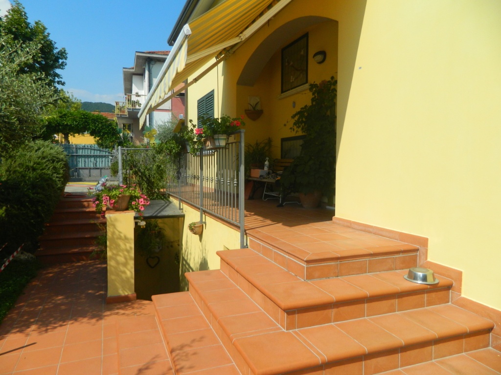 Casa semindipendente a Castelnuovo Magra, 7 locali, 3 bagni, 200 m²