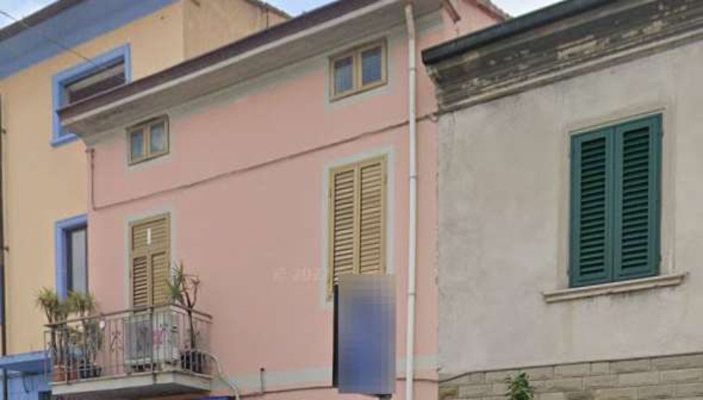 Casa indipendente in Via Pistoiese, Prato, 7 locali, 117 m² in vendita