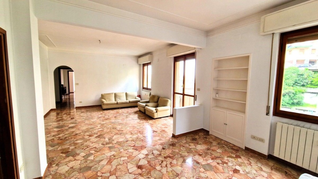 Appartamento in Via vasco da gama, Genova, 10 locali, 2 bagni, 174 m²