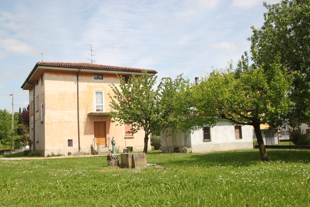 Villa singola in Via De' Claricini, Romans d'Isonzo, 8 locali, 2 bagni