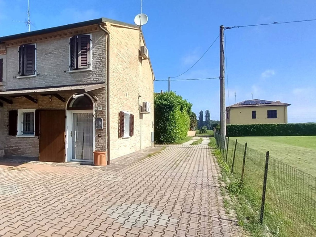 Casa semindipendente in Via Luciano Gualandi, Ferrara, 3 locali, 70 m²