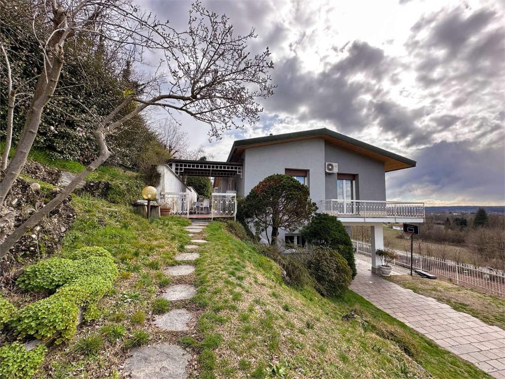 Villa in Via lavaggione, Sesto Calende, 12 locali, 3 bagni, garage
