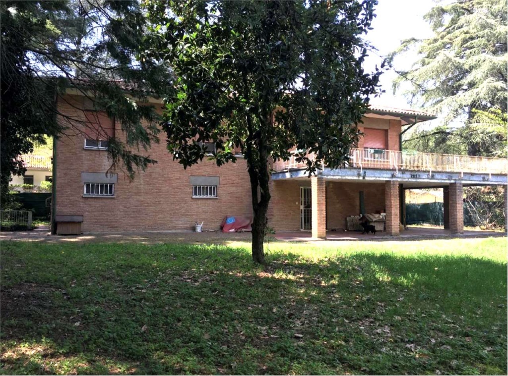 Villa in Via dei Pini, Pianoro, 14 locali, 1 bagno, garage, 374 m²