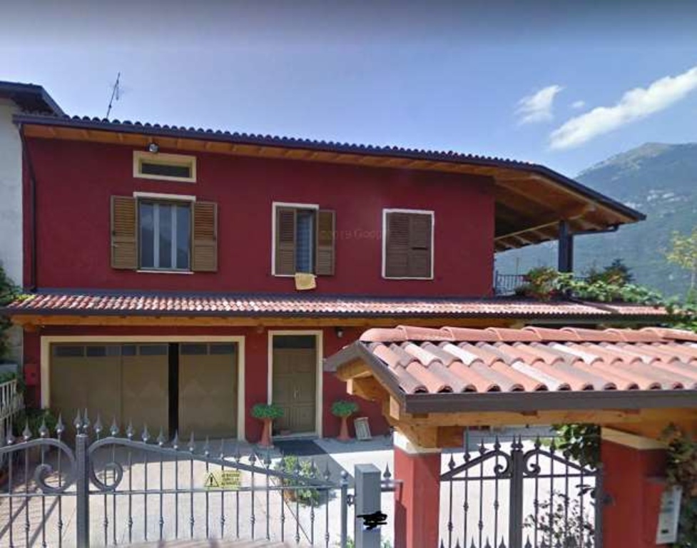 Appartamento in Via Valeriana, Artogne, 8 locali, garage, 167 m²