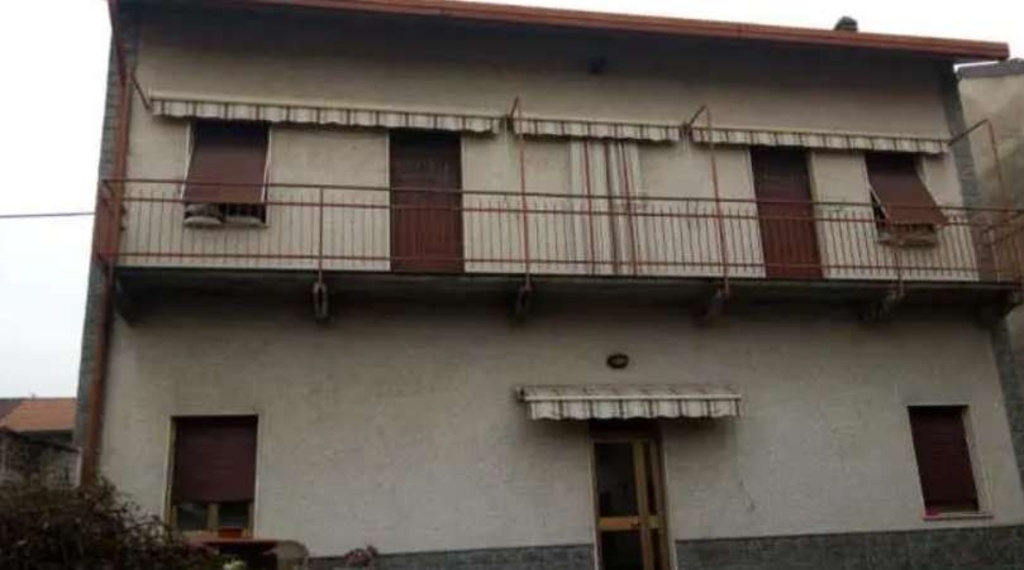 Casa indipendente in Via Vicinale del Ponte, Busto Arsizio, 6 locali