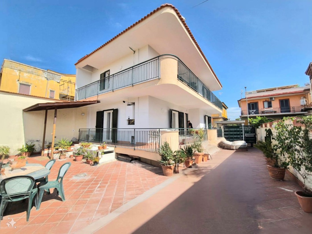 Casa indipendente in Da Verrazzano, Caivano, 5 locali, 3 bagni, 240 m²