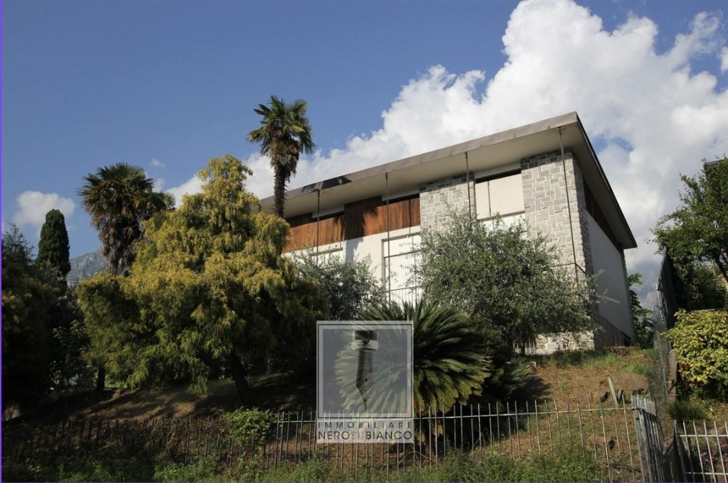 Casa indipendente in Via Statale, Mandello del Lario, 5 locali, 325 m²