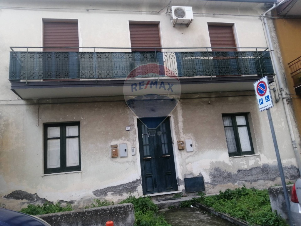 Casa indipendente in Via Roma, Camporotondo Etneo, 5 locali, 1 bagno