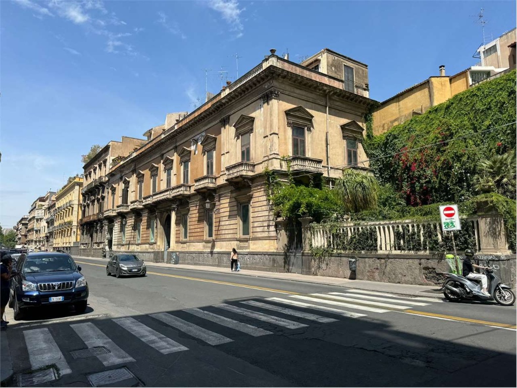 Appartamento in Viale XX Settembre 25, Catania, 7 locali, 250 m²