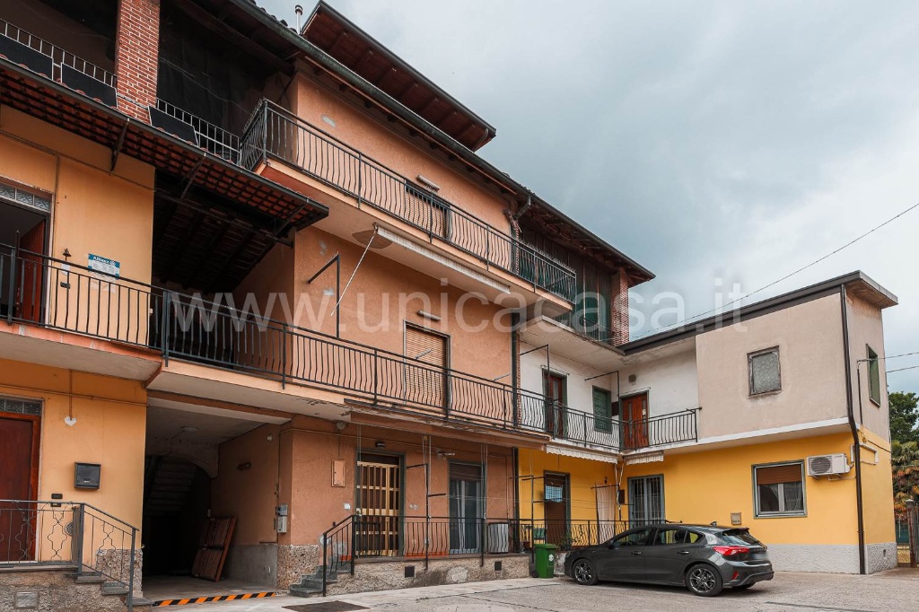 Quadrilocale in Via Dante 65, Trezzano Rosa, 3 bagni, 160 m², 1° piano