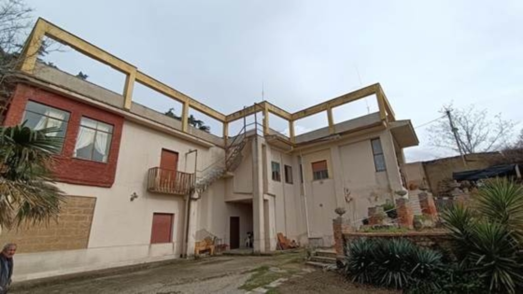 Villa in VIA FIRRIO 14, Caltanissetta, 9 locali, 1 bagno, 286 m²