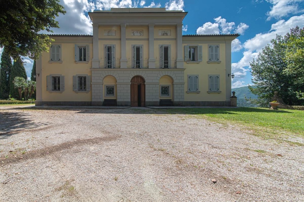 Villa a Rieti, 25 locali, 4 bagni, giardino privato, 900 m² in vendita