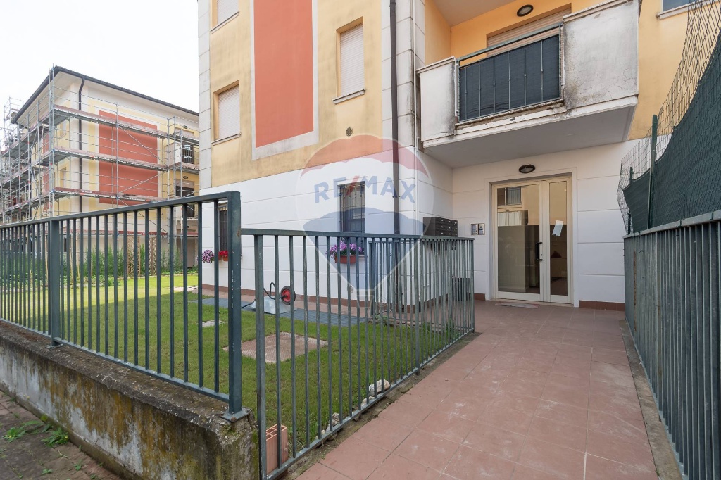 Quadrilocale in Via Piero Bottoni, Mantova, 2 bagni, con box, 118 m²