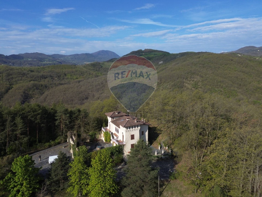 Villa a Varano de' Melegari, 9 locali, 6 bagni, giardino privato