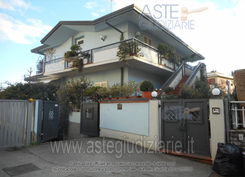 Villa a schiera a Montecatini-Terme, 13 locali, 2 bagni, posto auto