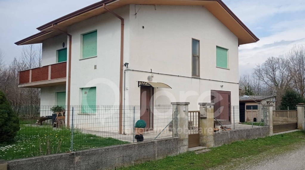 Casa indipendente in Via Codroipo, Rivignano Teor, 7 locali, 1 bagno