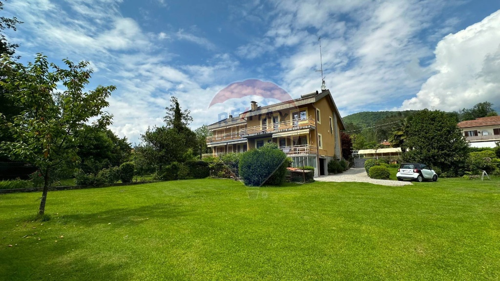 Villa in Via Lugano, Luino, 4 locali, 2 bagni, giardino privato