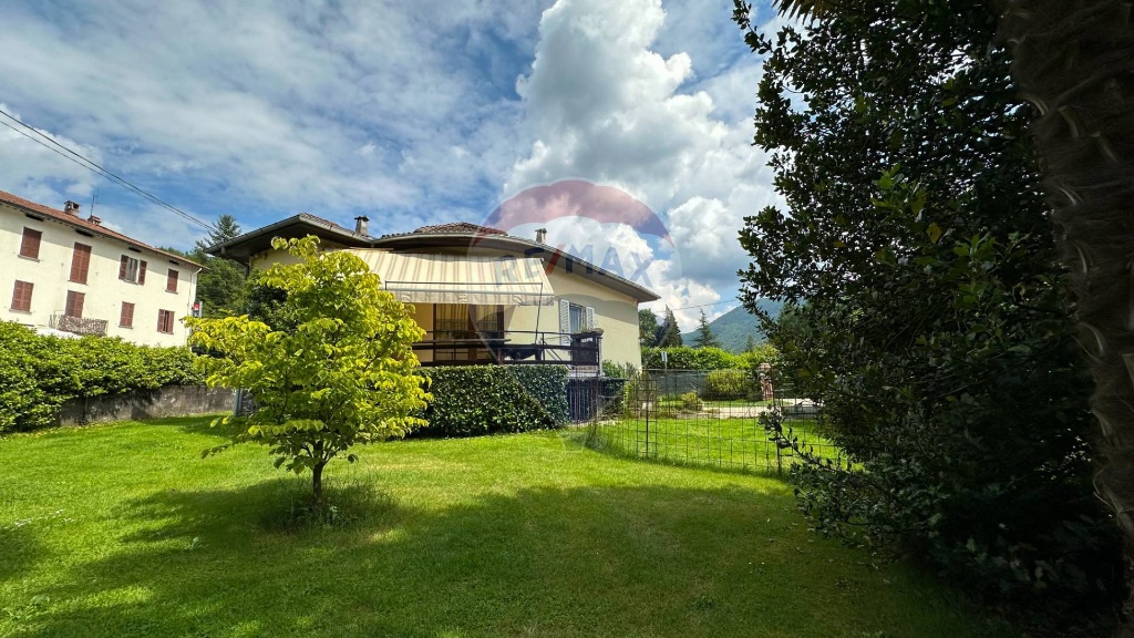 Villa in Via Lugano, Luino, 4 locali, 1 bagno, giardino privato