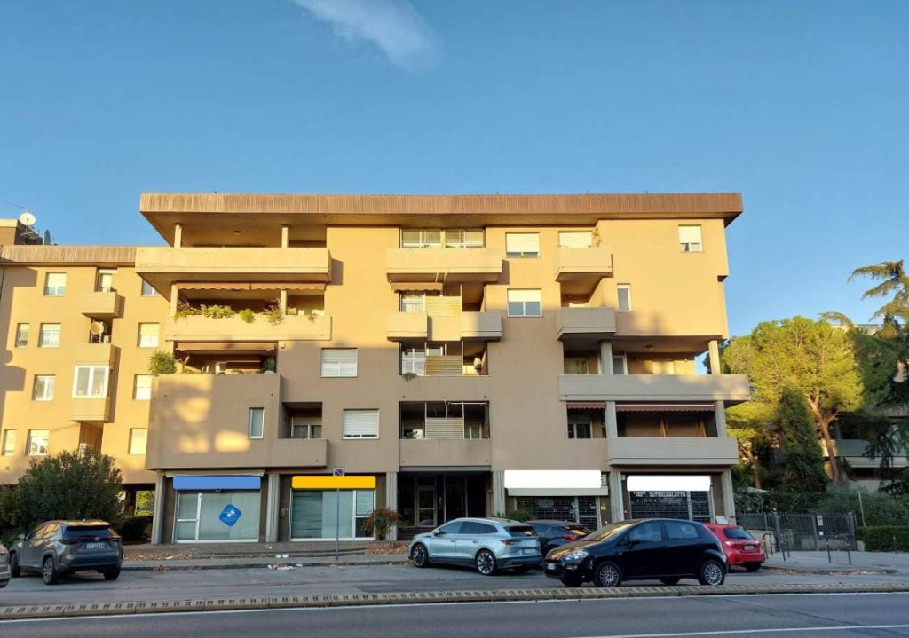 Appartamento in Via Giuseppe Catani 56, Prato, 5 locali, 2 bagni