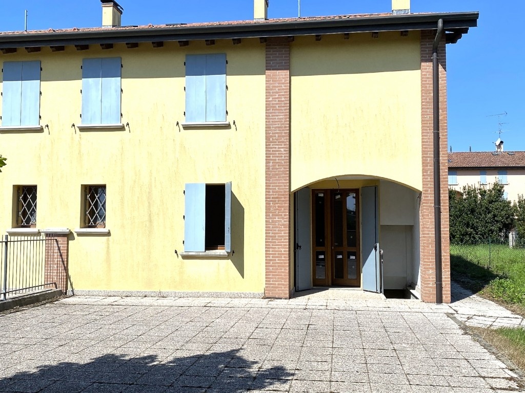 Casa semindipendente in Via Per Ferrara, Finale Emilia, 6 locali