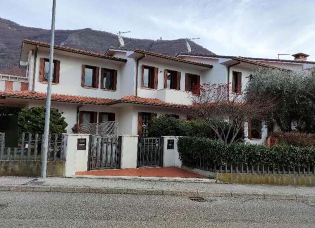 Villa a schiera in Via Romanelle, Pove del Grappa, 6 locali, 2 bagni