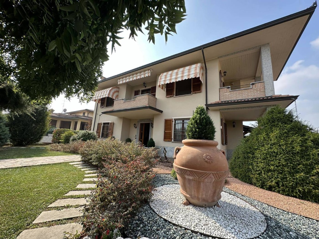 Villa singola in Via Delle Ginestre 1, Castel San Giovanni, 8 locali