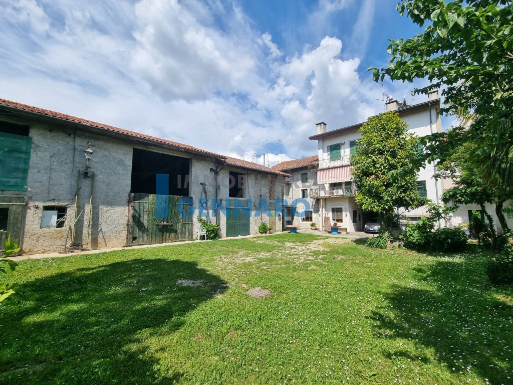 Casa indipendente in Piazza Terenzio, Pozzuolo del Friuli, 8 locali