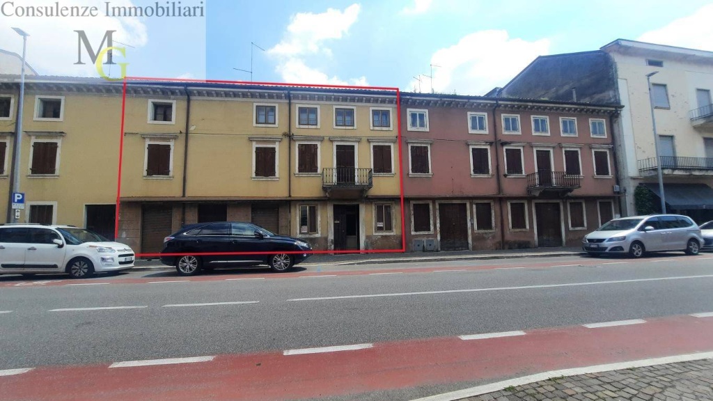 Casa semindipendente a San Bonifacio, 10 locali, 2 bagni, 570 m²