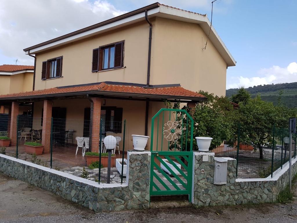 Villa in Contrada difesa, Pizzo, 7 locali, 2 bagni, giardino privato