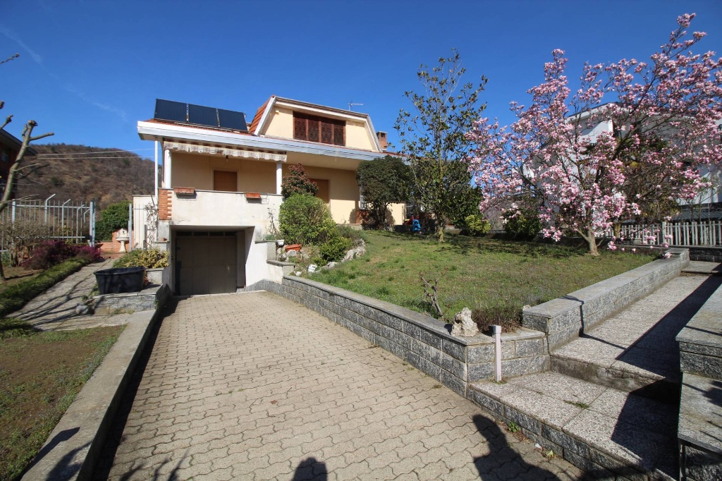 Casa indipendente in Via Val della Torre, Caselette, 11 locali, 350 m²