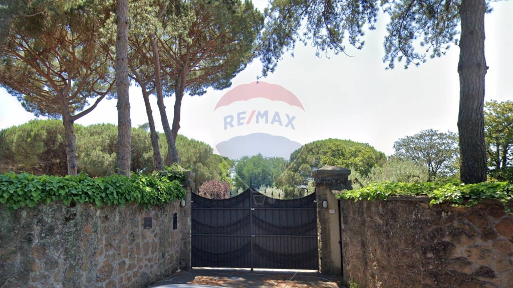 Villa in Via Frascati, Grottaferrata, 7 locali, 3 bagni, con box