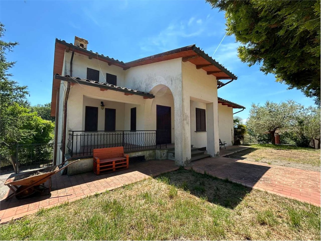 Casa indipendente a Monteleone d'Orvieto, 13 locali, 4 bagni, garage