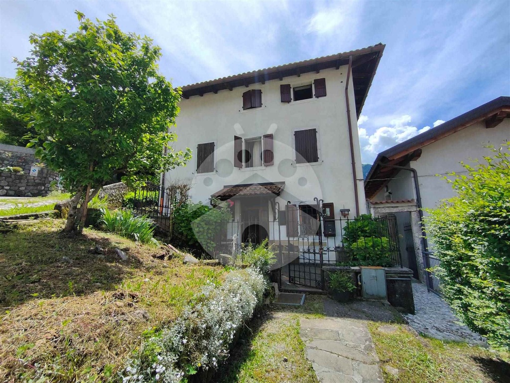 Casa indipendente in VIA ABBAZIA 51, Moggio Udinese, 2 locali, 3 bagni