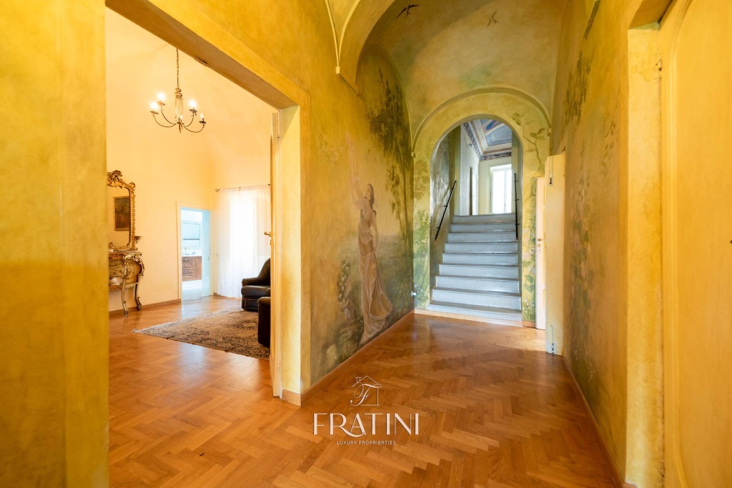 Villa singola a Sant'Omero, 35 locali, 5 bagni, con box, 850 m²
