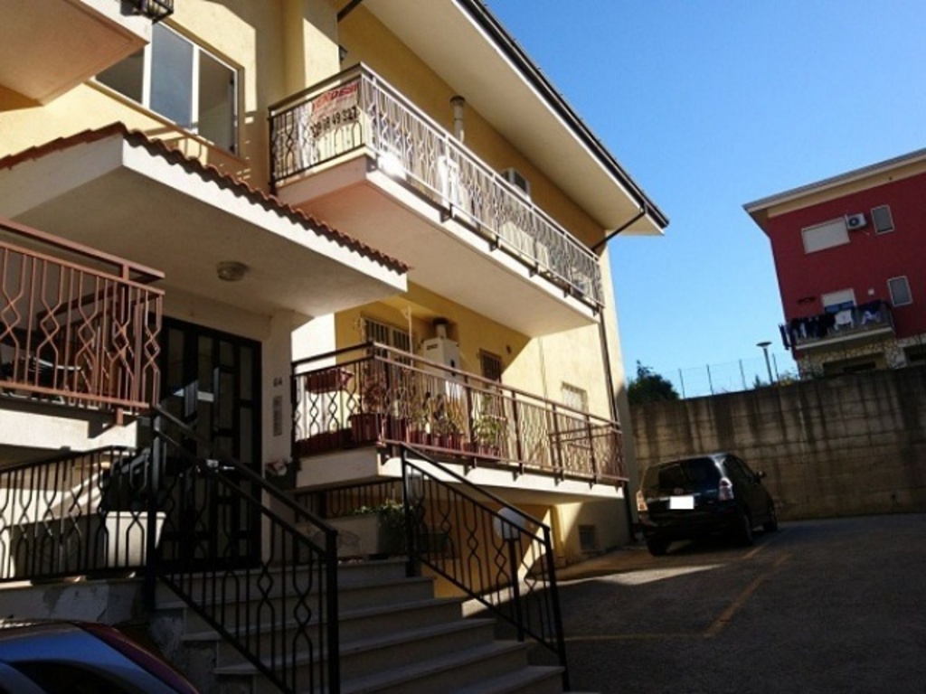 Appartamento a Marano Principato, 2 bagni, posto auto, 110 m²