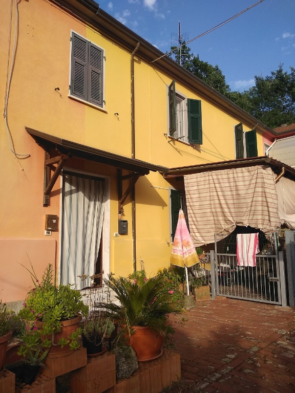 Casa semindipendente in Piazza Guglielmo Marconi 16, Castelnuovo Magra