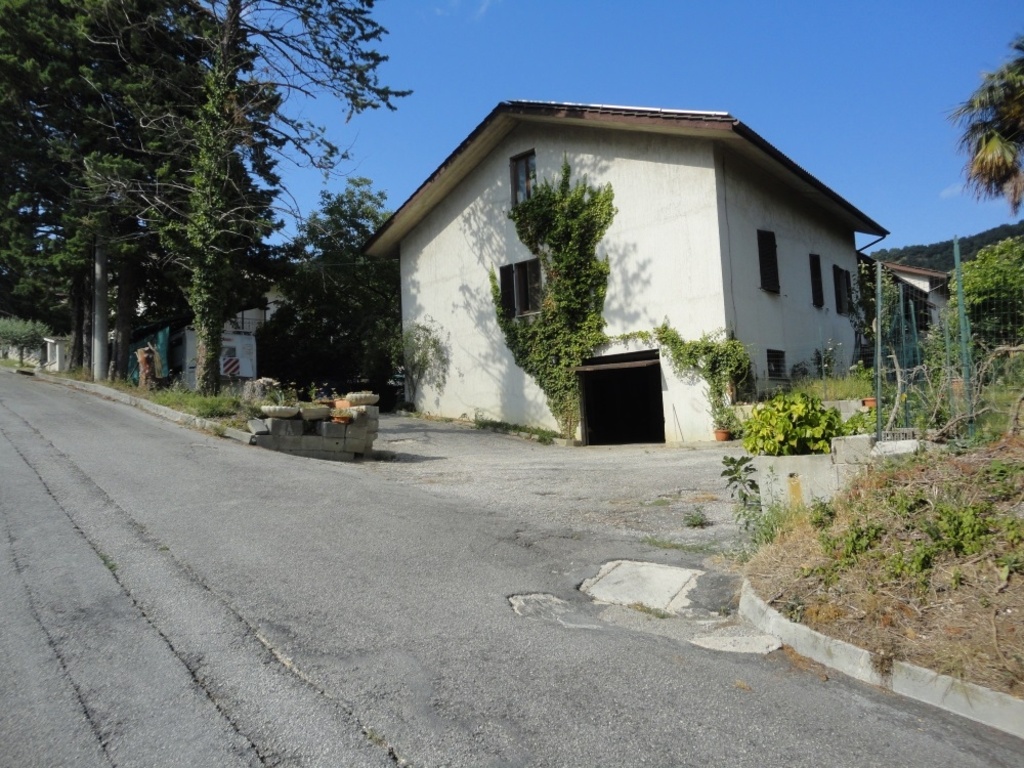 Villa in Via santa Maria delle Grazie, Serra San Quirico, 6 locali