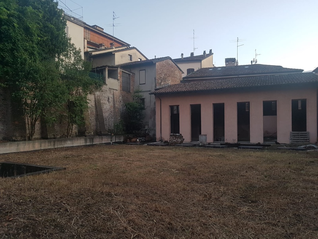 Casa semindipendente in Piazza Borgo, Piacenza, 4 locali, 3 bagni