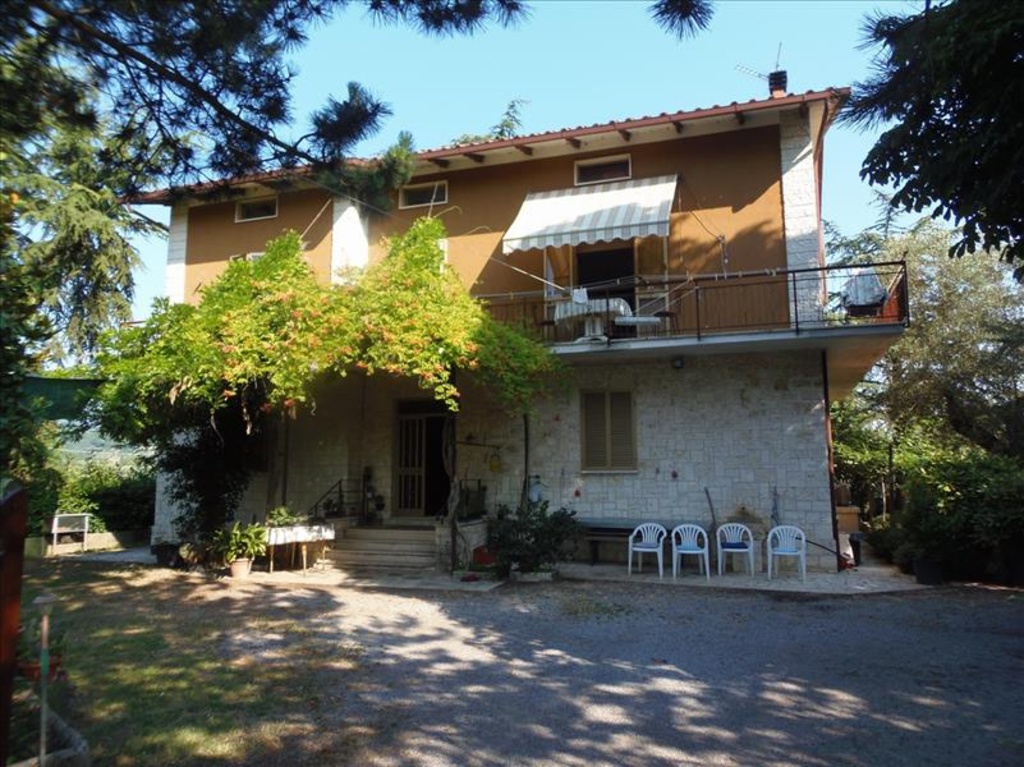 Villa a schiera a Sarteano, 11 locali, 3 bagni, giardino privato