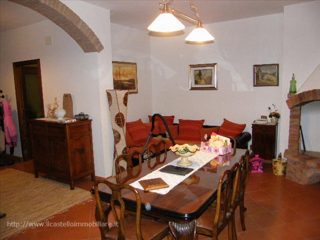 Villa a schiera in Viale Europa 54, Sarteano, 12 locali, 4 bagni