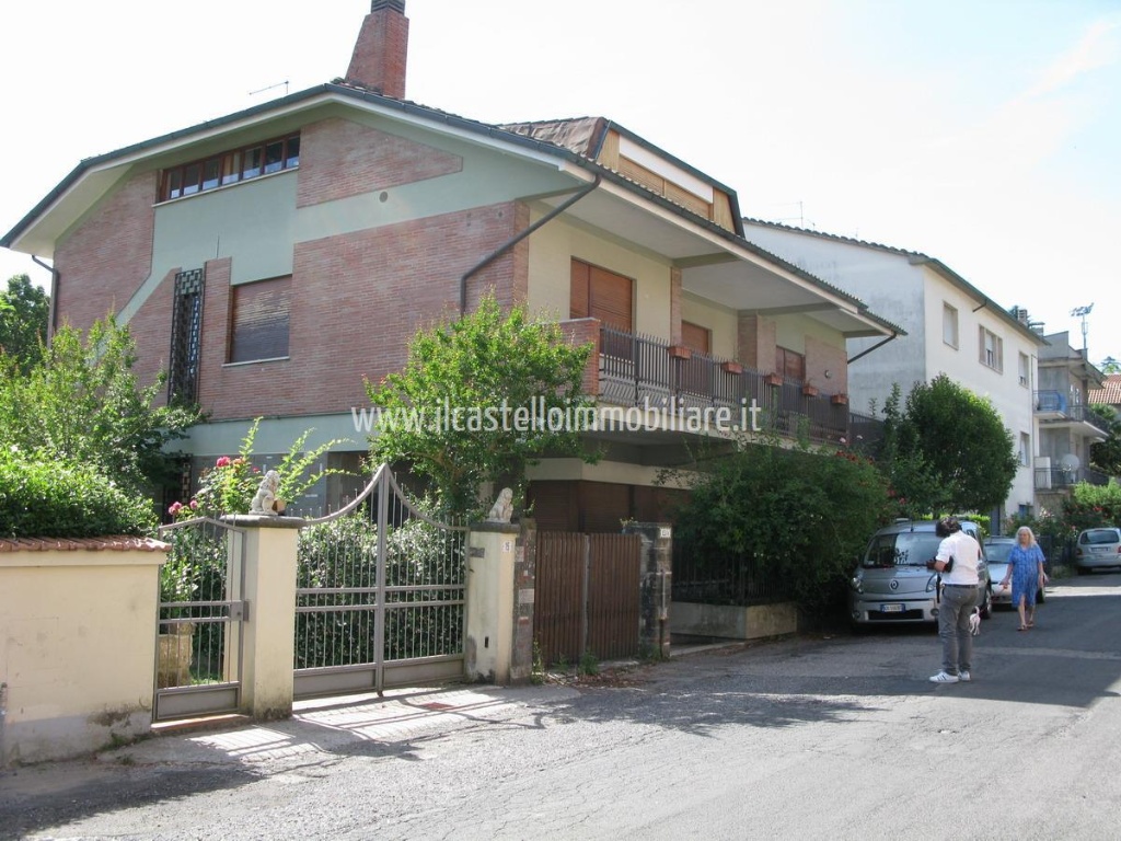 Villa a schiera in Via Vittorio Veneto 13/a, Acquapendente, 15 locali