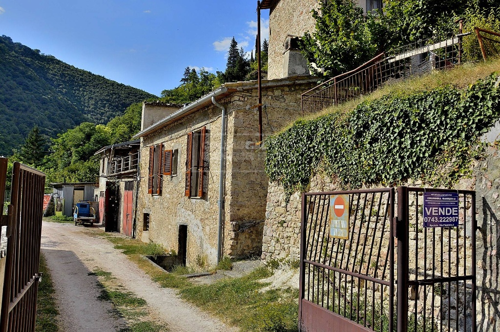 Porzione di casa in Borgo Cerreto, Cerreto di Spoleto, 4 locali, 80 m²