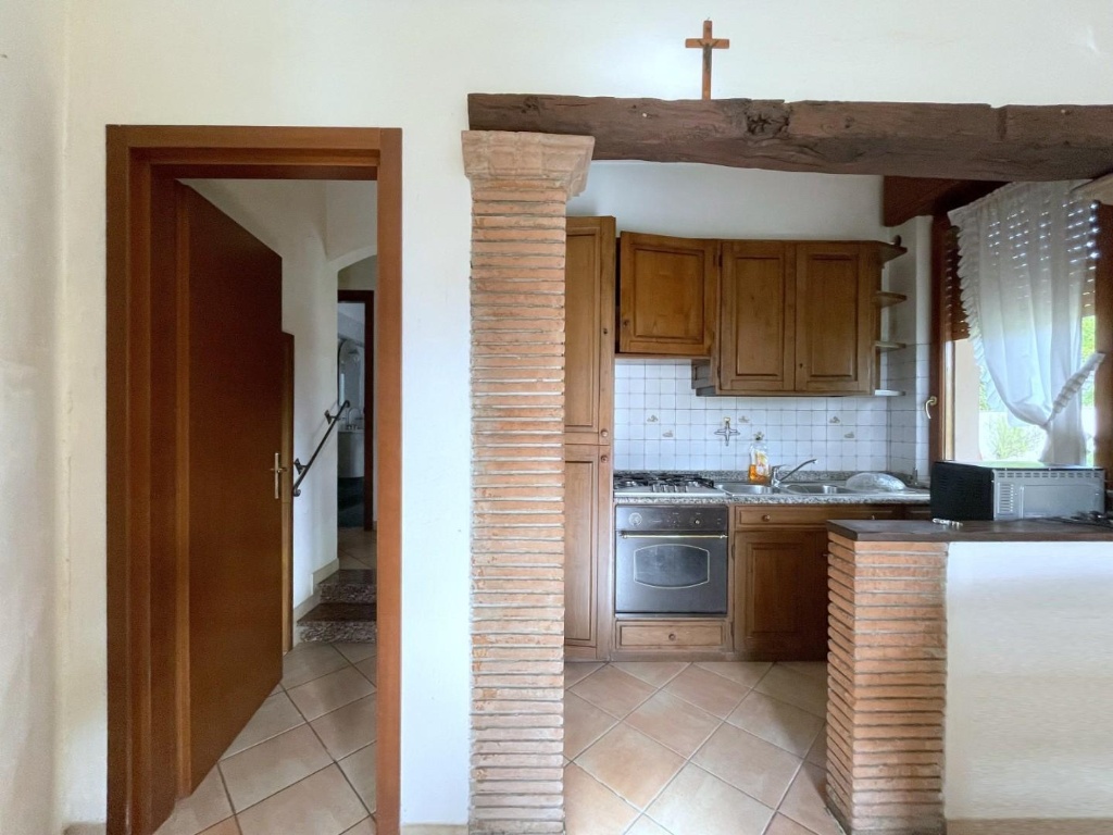casa indipendente in vendita a Camaiore in zona Vado