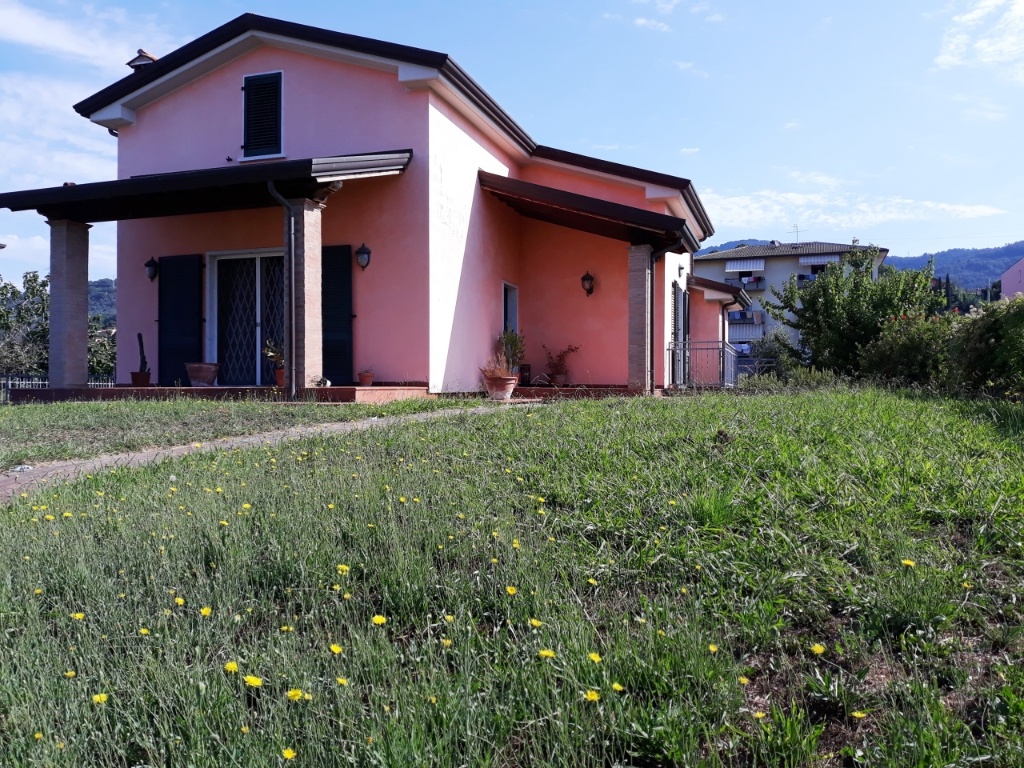 Casa indipendente a Castelnuovo Magra, 9 locali, 3 bagni, garage