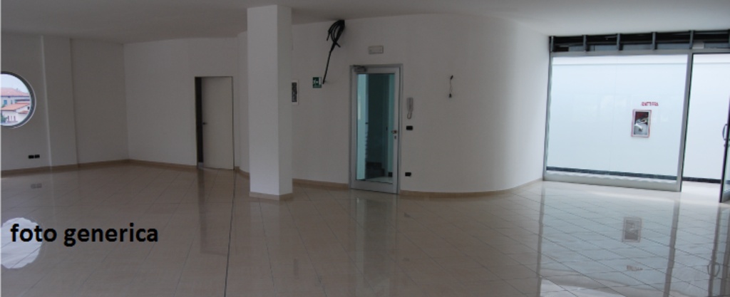 locale commerciale in affitto a Pontedera in zona La Rotta