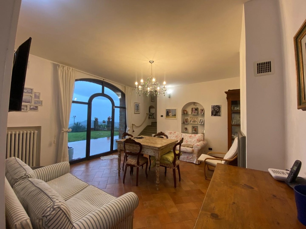 casa indipendente in vendita a Carmignano