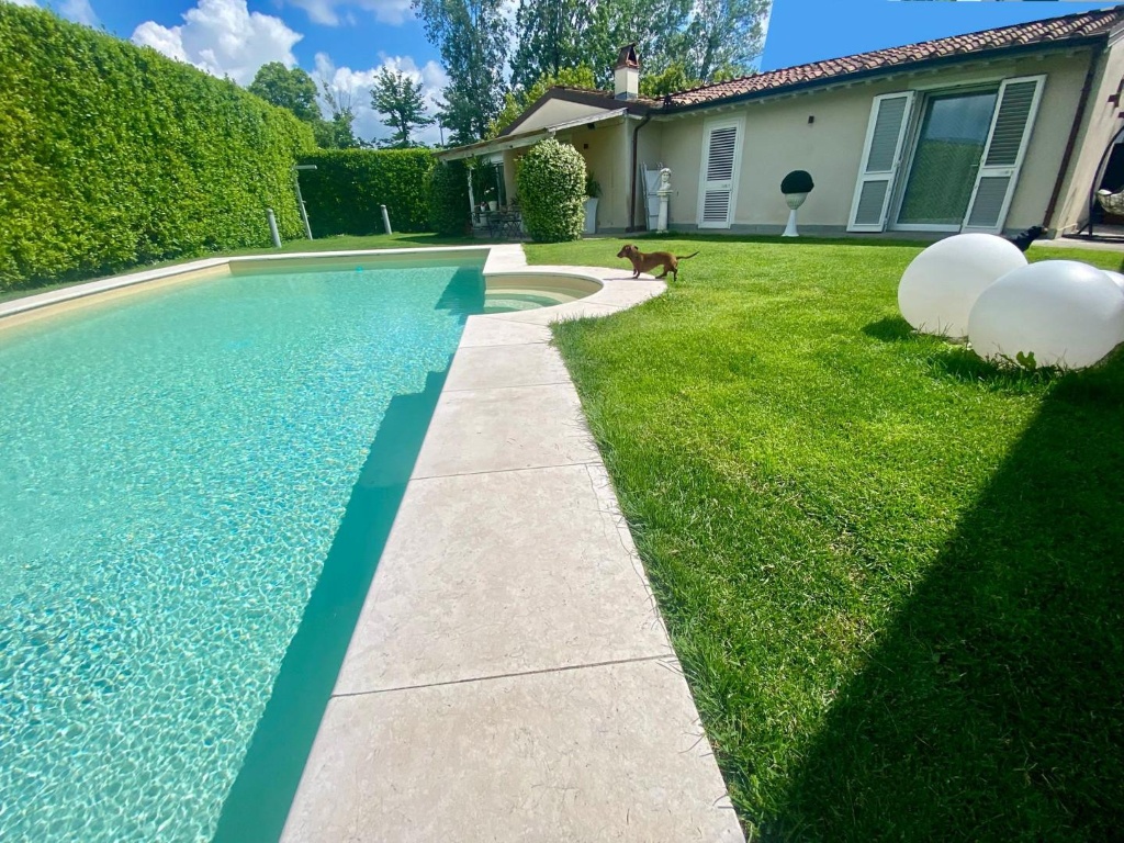 casa indipendente in vendita a Lucca in zona Mutigliano