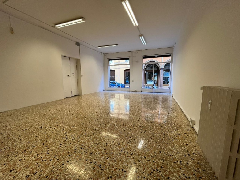 negozio in affitto a Bologna in zona Centro Storico